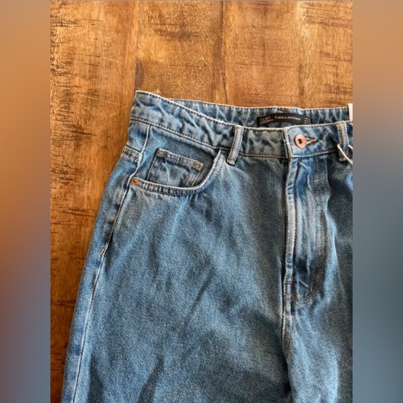 Zara Mom Fit Blue Jeans - Picture 2 of 5